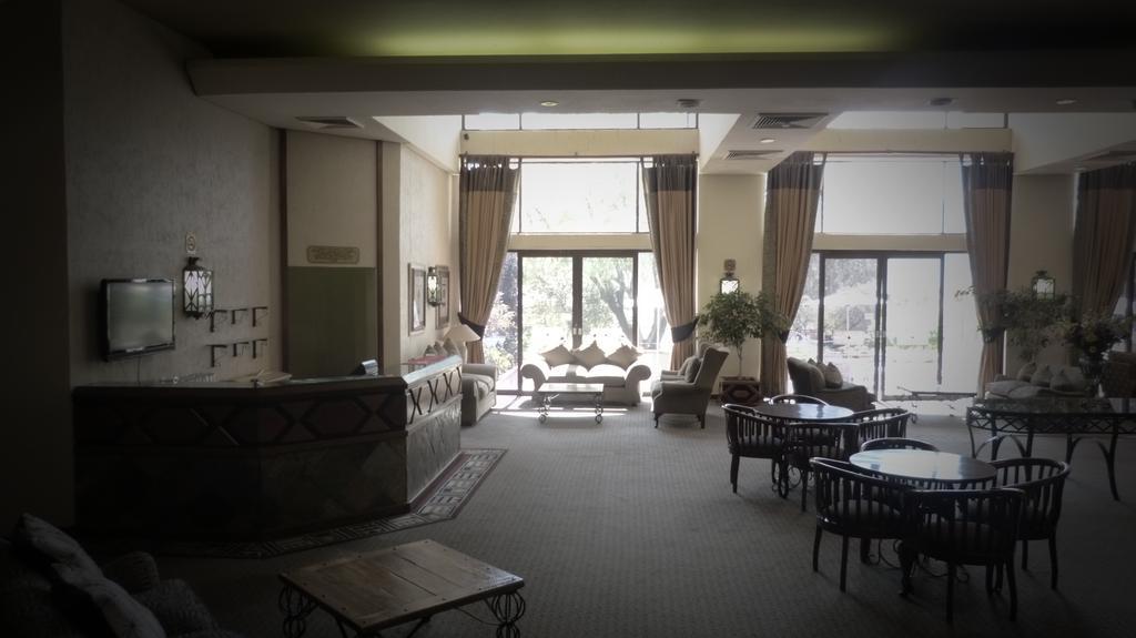 Groothoek Black Mountain Leisure And Conference Hotel מראה חיצוני תמונה