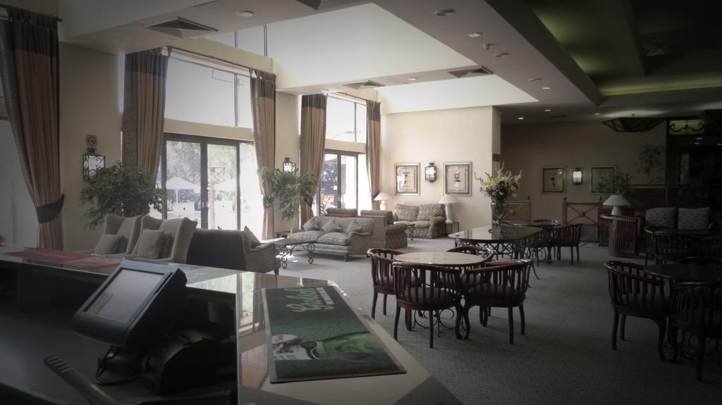 Groothoek Black Mountain Leisure And Conference Hotel מראה חיצוני תמונה