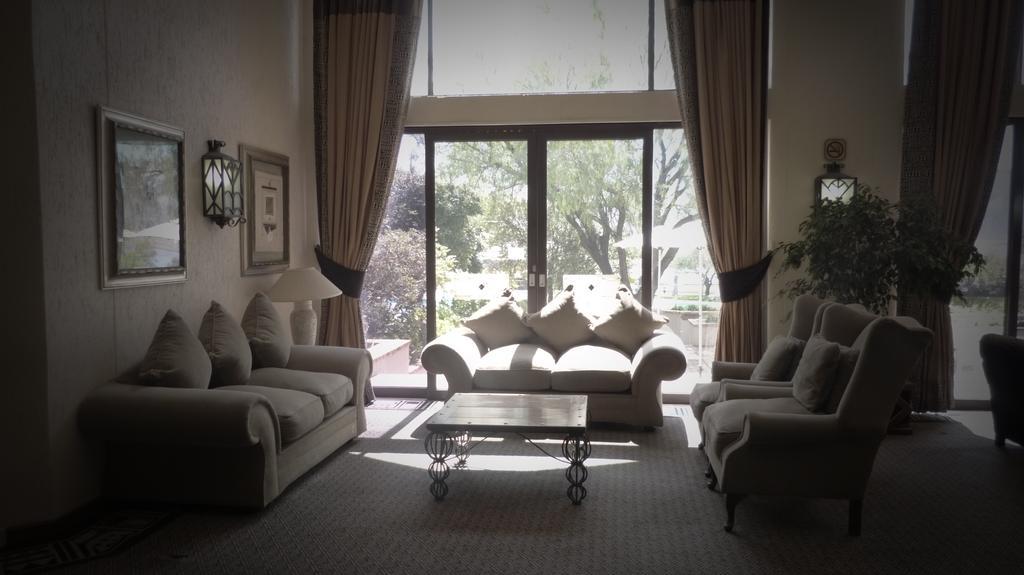 Groothoek Black Mountain Leisure And Conference Hotel מראה חיצוני תמונה