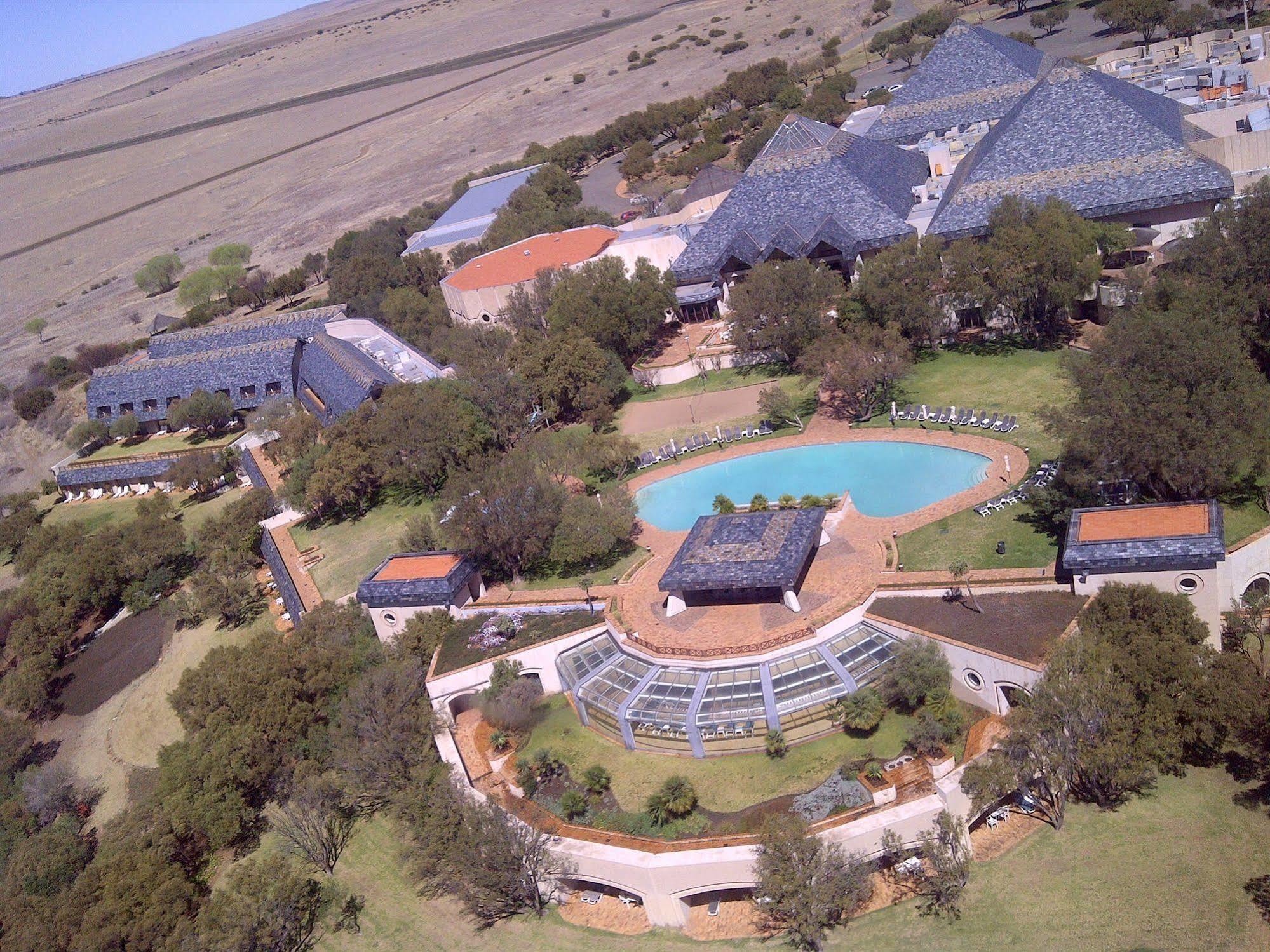 Groothoek Black Mountain Leisure And Conference Hotel מראה חיצוני תמונה